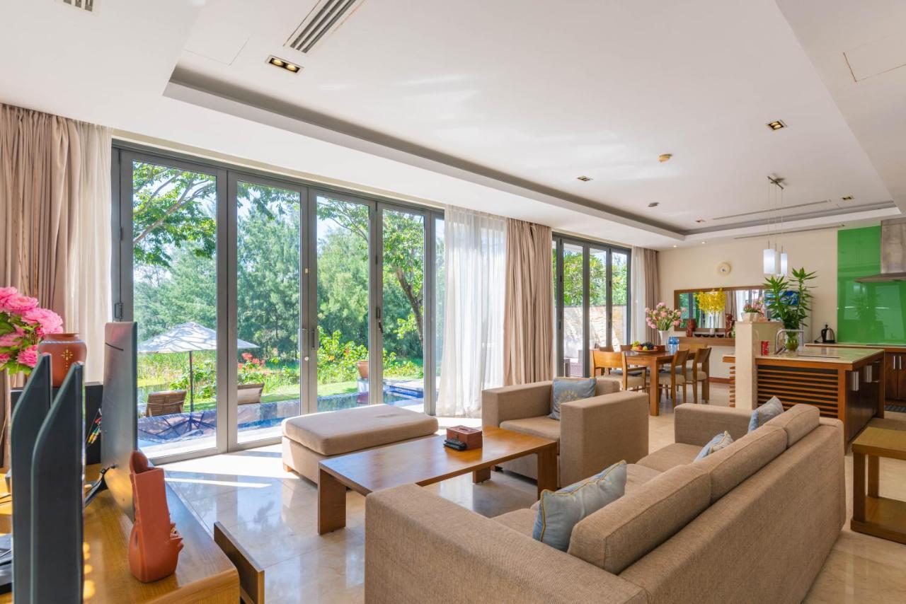 Emblem Sea 2 Bedroom Villas ダナン市 エクステリア 写真